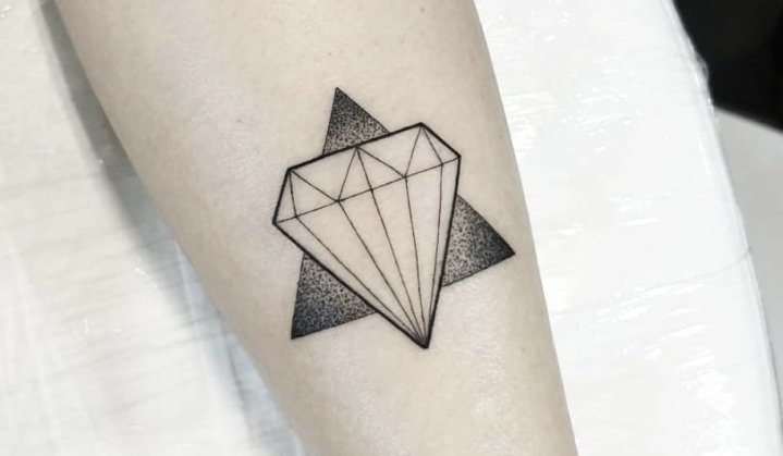 Tatuagem de Diamantes: Significados e Muito Mais