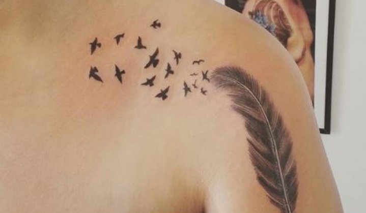 Tatuagem de Pena: Significado e Ideias para sua próxima tattoo de pena